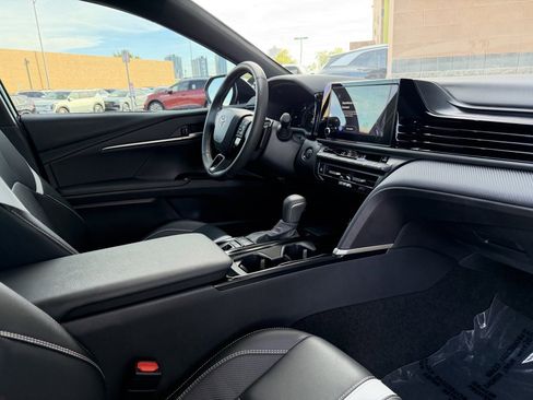 Used 2025 Toyota Camry SE w/ Convenience Package image 39