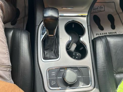 Used 2021 Jeep Grand Cherokee Limited w/ Sun & Sound Group image 28