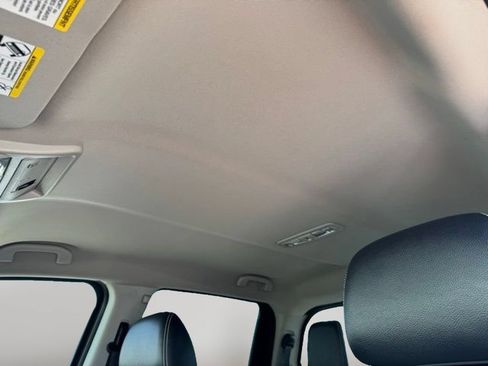 Used 2019 Nissan Titan PRO-4X w/ Pro-4x Convenience Package AWD/4WD image 25