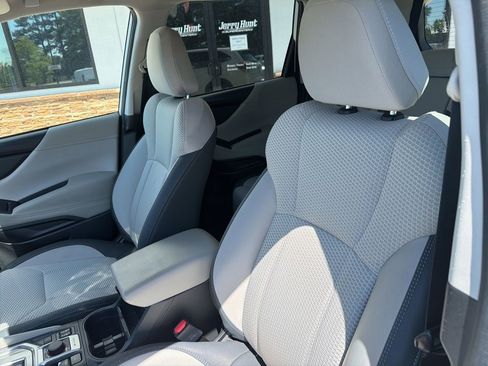 Used 2024 Subaru Forester Premium image 3