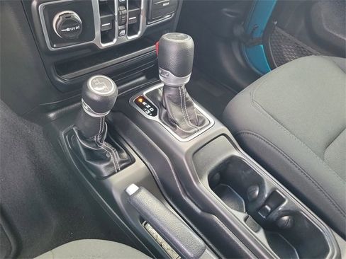 Used 2019 Jeep Wrangler Unlimited Sahara image 30