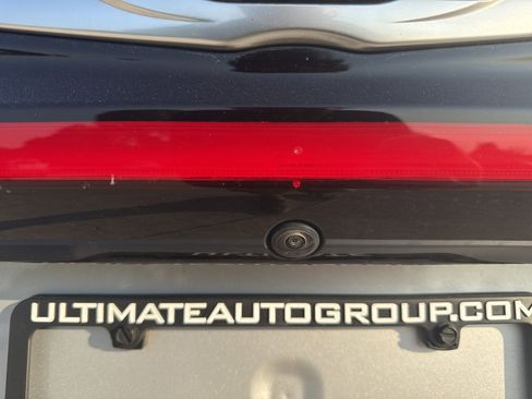 Used 2024 Chrysler Pacifica Limited w/ Uconnect Theater Family Group image 8