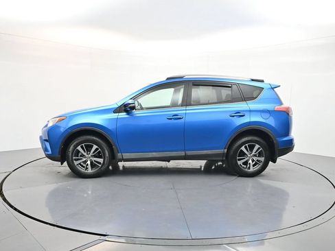 Used 2017 Toyota RAV4 XLE FWD image 4