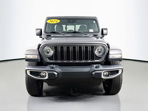 Used 2024 Jeep Gladiator Sport AWD/4WD image 2