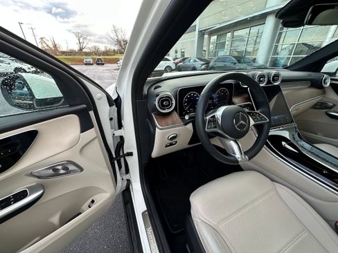 Used 2023 Mercedes-Benz GLC 300 4MATIC image 32