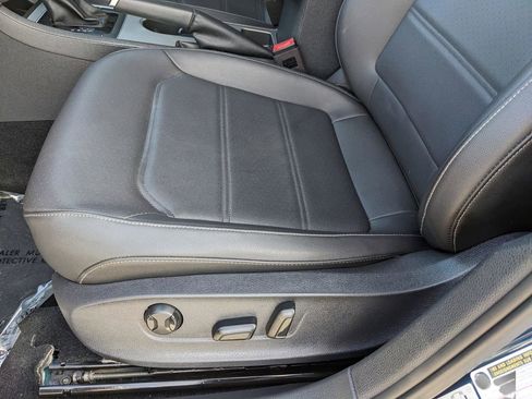 Certified 2022 Volkswagen Passat 2.0T SE image 16