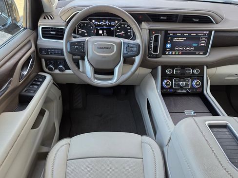 Used 2021 GMC Yukon Denali w/ Denali Premium Package image 13