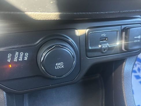 Used 2021 Jeep Renegade Sport image 13