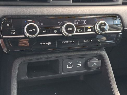 Used 2025 Honda Pilot EX-L image 18