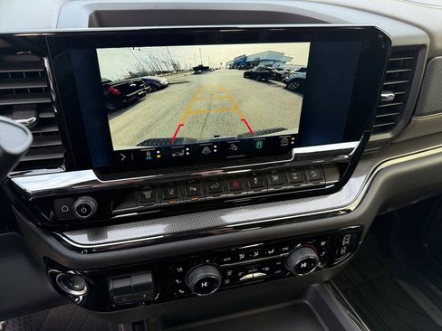 Used 2025 Chevrolet Silverado 2500 ZR2 w/ Technology Package image 18