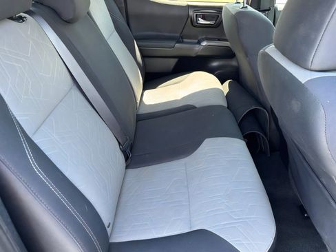 Used 2021 Toyota Tacoma TRD Off-Road w/ Technology Package AWD/4WD image 32