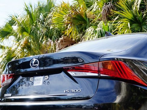 Used 2020 Lexus IS 300 F Sport image 9