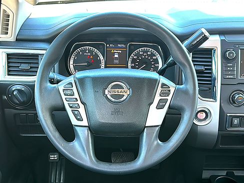 Used 2019 Nissan Titan SV image 27