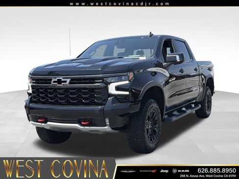 Used 2023 Chevrolet Silverado 1500 ZR2 w/ Technology Package AWD/4WD image 4