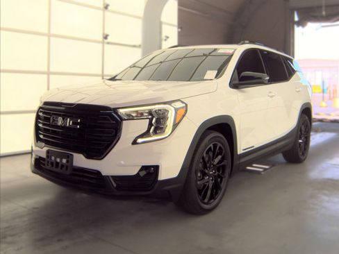 Used 2023 GMC Terrain SLT w/ Elevation Edition FWD image 3