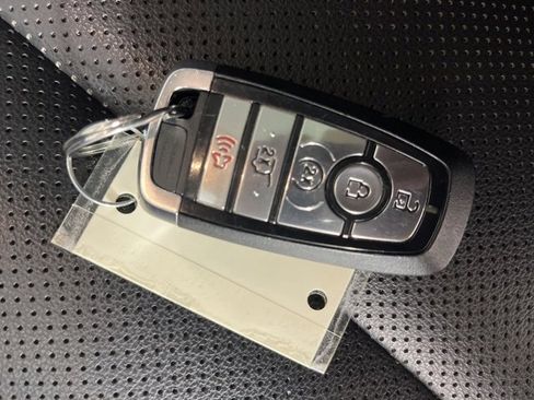 Used 2022 Ford Escape SEL w/ Technology Package image 17