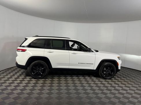 Certified 2023 Jeep Grand Cherokee Altitude image 6