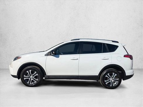Used 2018 Toyota RAV4 LE image 9