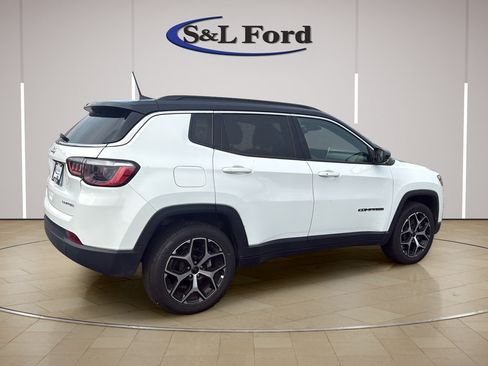 Used 2025 Jeep Compass Limited AWD/4WD image 8