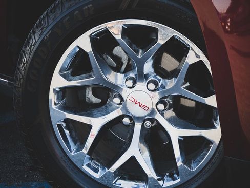 Used 2016 GMC Yukon Denali w/ Open Road Package image 2