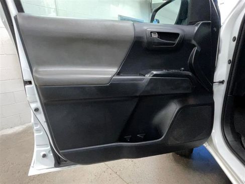 Used 2019 Toyota Tacoma SR image 10