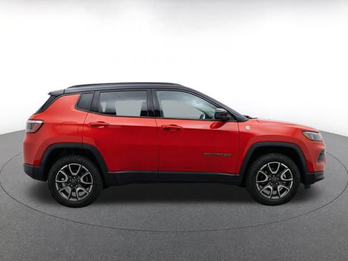 Used 2025 Jeep Compass Trailhawk AWD/4WD image 13