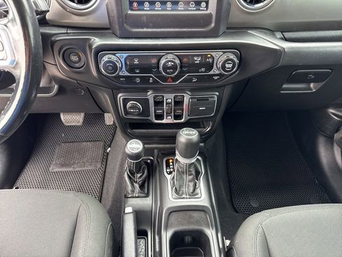 Used 2020 Jeep Wrangler Unlimited Sahara image 37