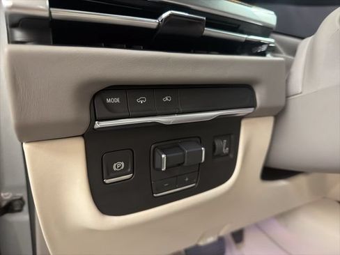 Certified 2025 Cadillac Escalade Premium Luxury Platinum w/ LPO, Radiant Package RWD image 17