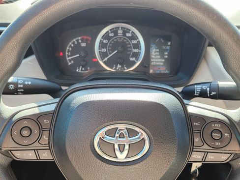 Used 2020 Toyota Corolla LE image 16