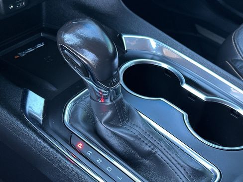 Used 2021 Chevrolet Traverse Premier image 31