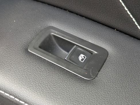 Used 2024 Volkswagen Tiguan SE R-Line image 37