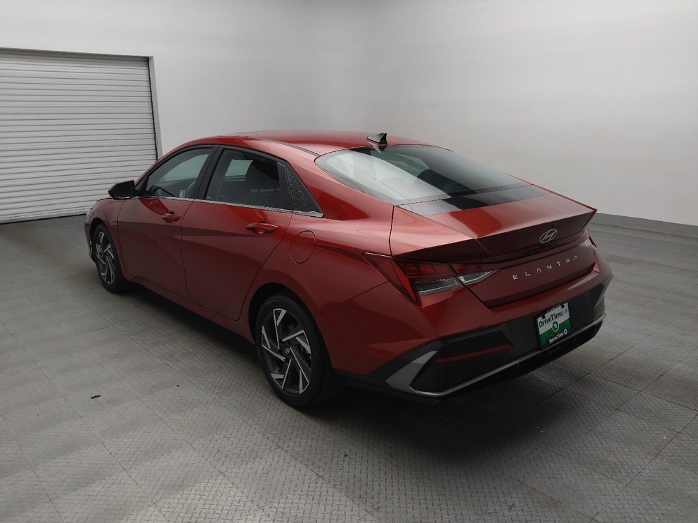 Used 2025 Hyundai Elantra SEL FWD image 5
