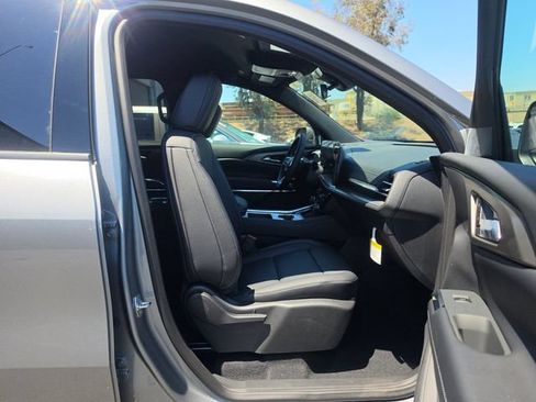Used 2026 Chevrolet Traverse LT AWD/4WD image 7