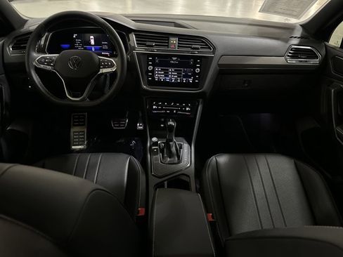 Certified 2023 Volkswagen Tiguan SE R-Line image 25