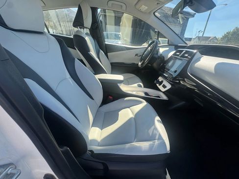 Used 2018 Toyota Prius Three Touring image 13