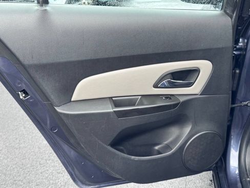 Used 2013 Chevrolet Cruze LS FWD image 22