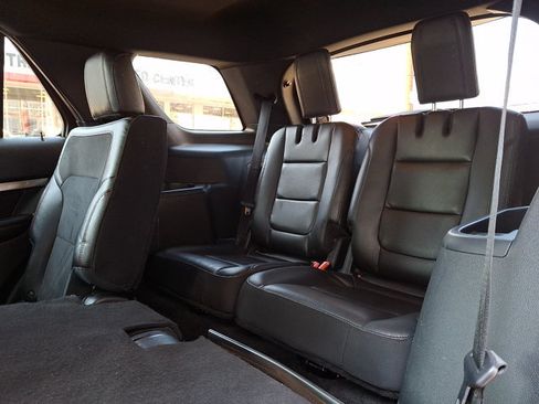 Used 2018 Ford Explorer XLT w/ Equipment Group 202A AWD/4WD image 10