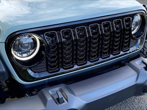 Certified 2024 Jeep Wrangler Willys image 25