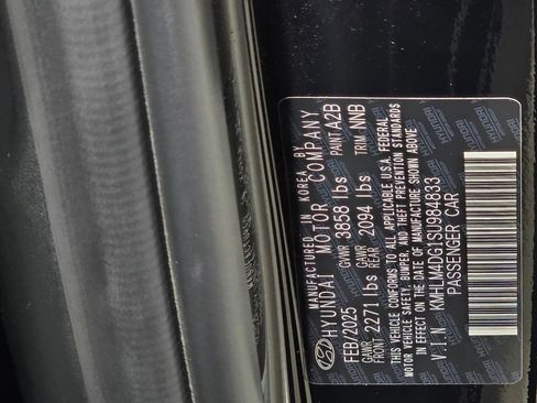 Certified 2025 Hyundai Elantra Sport image 34