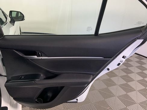 Used 2018 Toyota Camry XSE image 23