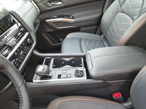 Used 2025 Nissan Pathfinder Platinum image 26