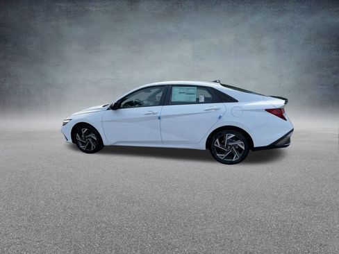 Used 2025 Hyundai Elantra Sport image 15