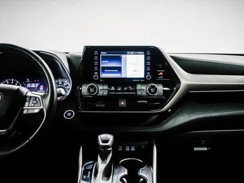 Certified 2022 Toyota Highlander XLE image 15