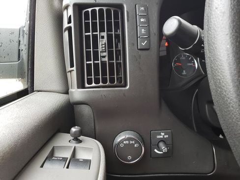 Used 2022 Chevrolet Express 2500 w/ Driver Convenience Package RWD image 18