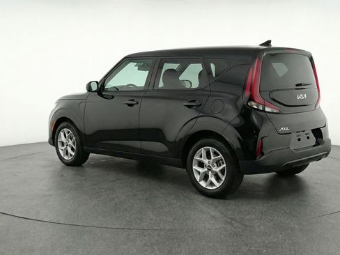 Used 2025 Kia Soul LX w/ LX Technology Package FWD image 6