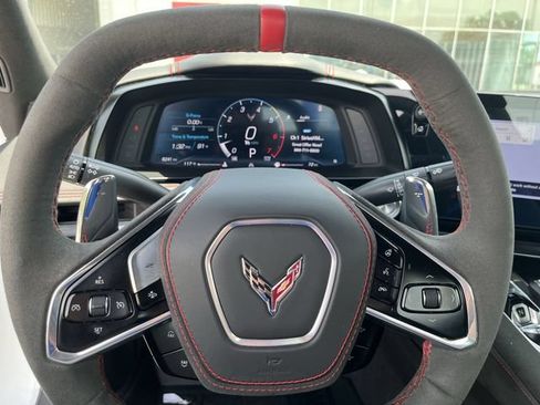 Used 2024 Chevrolet Corvette Stingray Premium Conv w/ Z51 Performance Package RWD image 14