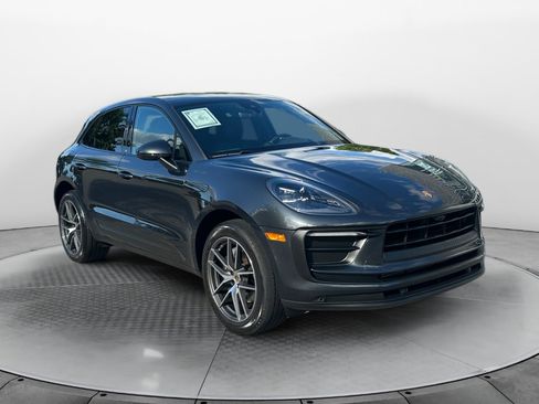 Used 2022 Porsche Macan AWD/4WD image 1