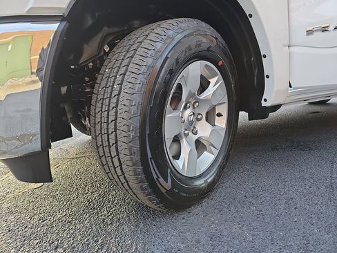 New 2026 RAM 1500 4x4 Crew Cab image 30