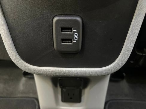 Used 2024 GMC Terrain SLT image 23