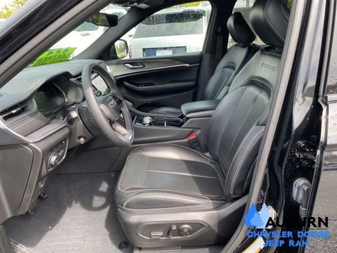 Used 2023 Jeep Grand Cherokee Overland AWD/4WD image 29